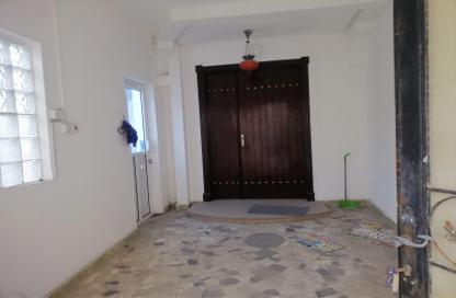 Villa - 5 Bedrooms - 6 Bathrooms for rent in Sanad - Central Governorate
