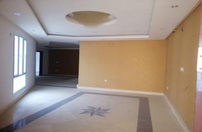 Villa - 5 Bedrooms - 6 Bathrooms for rent in Sanad - Central Governorate
