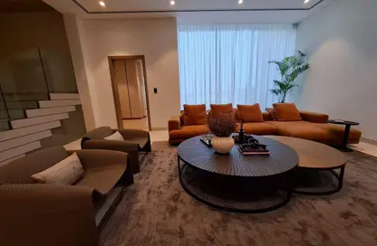 فيلا - 4 غرف نوم - 6 حمامات للبيع في جزيرة الريف - محافظة العاصمة