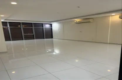 Apartment - 2 Bedrooms - 2 Bathrooms for rent in Busaiteen - Muharraq Governorate