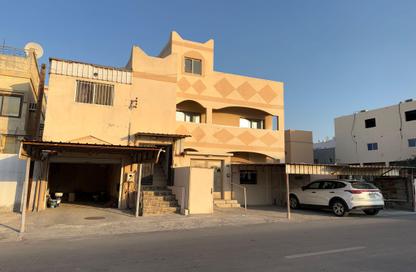 فيلا - 8 غرف نوم - 4 حمامات للبيع في عالي - المحافظة الوسطى