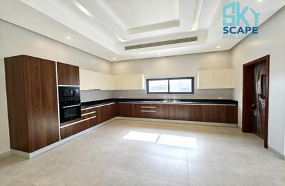 عمارة بالكامل - استوديو - 2 حمامات للايجار في السلمانية - المنامة - محافظة العاصمة