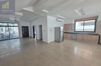 Villa - 4 Bedrooms - 4 Bathrooms for rent in Janabiya - Northern Governorate