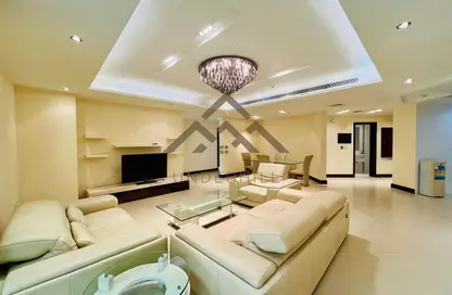 Apartment - 3 Bedrooms - 3 Bathrooms for rent in Al Juffair - Capital Governorate