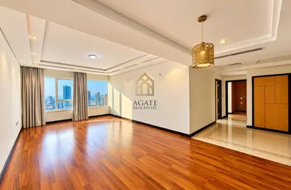 Apartment - 2 Bedrooms - 2 Bathrooms for rent in Sanabis - Manama - Capital Governorate