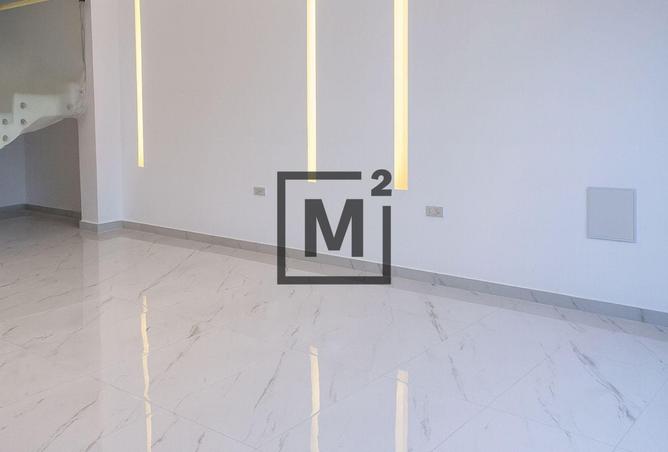 976312 - Property Image 2