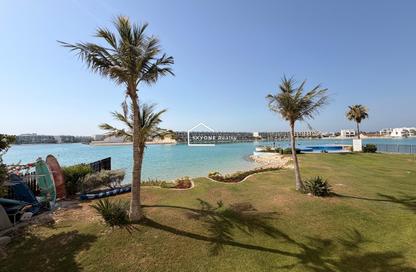 Villa - 5 Bedrooms - 5 Bathrooms for rent in Amwaj Islands - Muharraq Governorate