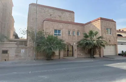 فيلا - 8 غرف نوم - 8 حمامات للبيع في عراد - المحرق