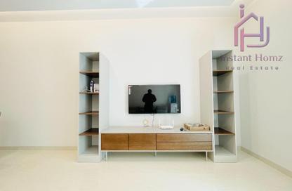 Apartment - 2 Bedrooms - 2 Bathrooms for rent in Al Juffair - Capital Governorate