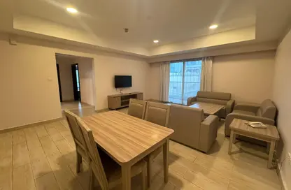 Apartment - 2 Bedrooms - 3 Bathrooms for rent in Al Juffair - Capital Governorate