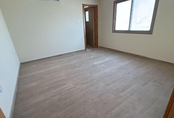 998110 - Property Image 2