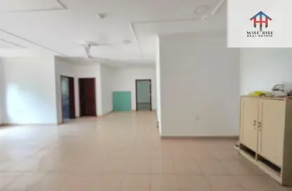 Apartment - 3 Bedrooms - 4 Bathrooms for rent in Busaiteen - Muharraq Governorate