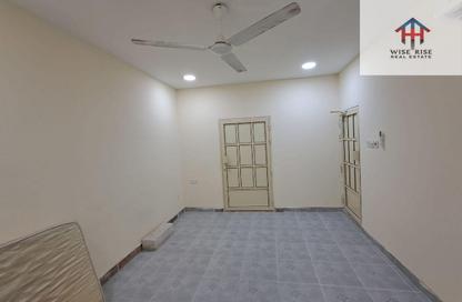 Apartment - Studio - 1 Bathroom for rent in Gudaibiya - Manama - Capital Governorate