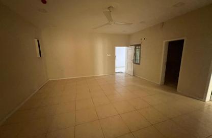 Apartment - 3 Bedrooms - 2 Bathrooms for rent in Sanad - Central Governorate
