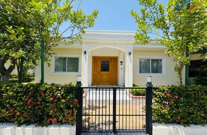 Villa - 3 Bedrooms - 4 Bathrooms for rent in Sanabis - Manama - Capital Governorate