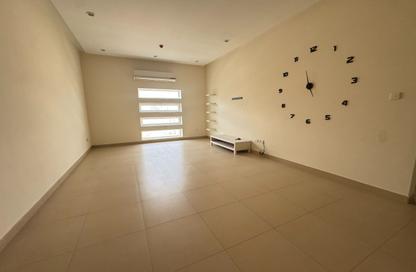 Apartment - 2 Bedrooms - 3 Bathrooms for rent in Janabiya - Northern Governorate