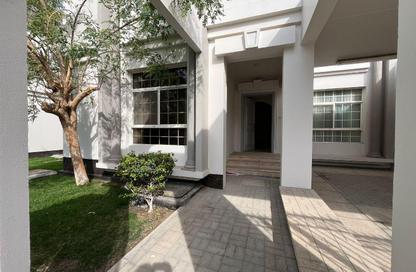 Villa - 4 Bedrooms - 6 Bathrooms for rent in Mahooz - Manama - Capital Governorate