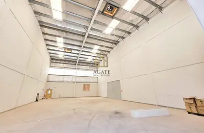 Warehouse - Studio - 1 Bathroom for rent in Sitra - Central Governorate