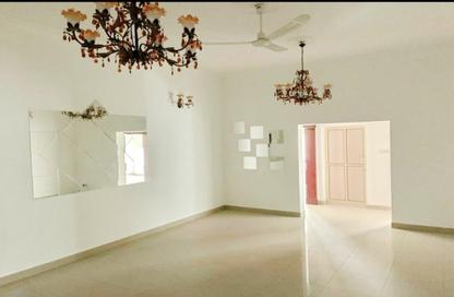 Apartment - 2 Bedrooms - 2 Bathrooms for rent in Sanad - Central Governorate
