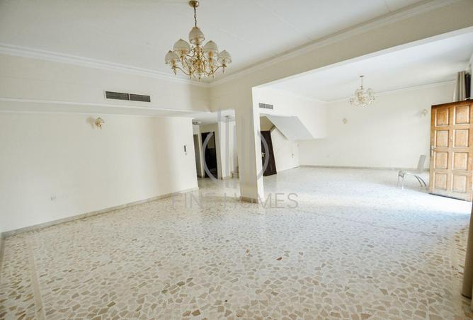 990153 - Property Image 3