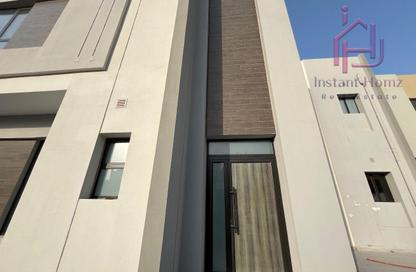 Villa - 3 Bedrooms - 5 Bathrooms for sale in Tubli - Central Governorate