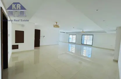 شقة - 3 غرف نوم - 5 حمامات للبيع في الحد - المحرق