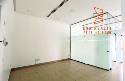 Office Space - 3 Bedrooms - 1 Bathroom for rent in Jannusan - Northern Governorate
