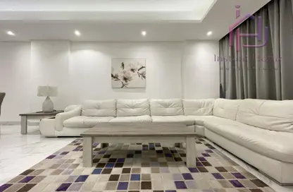 Apartment - 2 Bedrooms - 3 Bathrooms for rent in Al Juffair - Capital Governorate