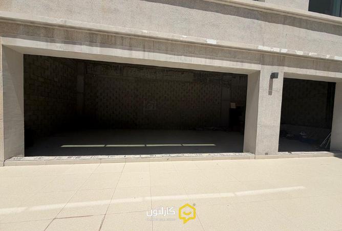 Massive Commercial Shop with Terrace in Prime Seef - Ansicht 3