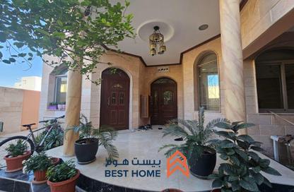 Villa - 5 Bedrooms - 6 Bathrooms for sale in Shakhura - Northern Governorate