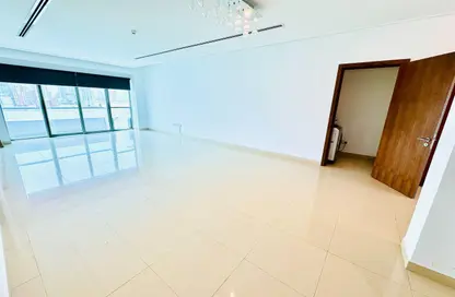 Apartment - 3 Bedrooms - 5 Bathrooms for rent in Reef Island - Capital Governorate