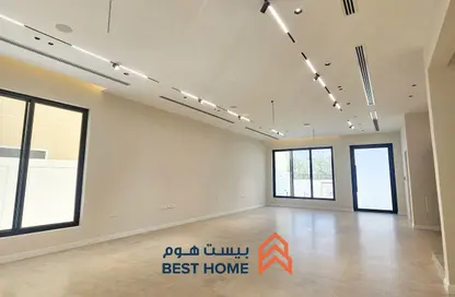 فيلا - 4 غرف نوم - 7 حمامات للبيع في الجنبية - المحافظة الشمالية