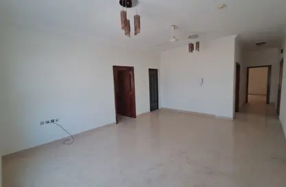 شقة - 2 غرف نوم - 2 حمامات للايجار في الجنبية - المحافظة الشمالية