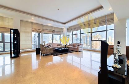 Apartment - 2 Bedrooms - 3 Bathrooms for rent in Al Juffair - Capital Governorate