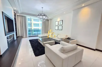 Apartment - 2 Bedrooms - 3 Bathrooms for rent in Al Juffair - Capital Governorate