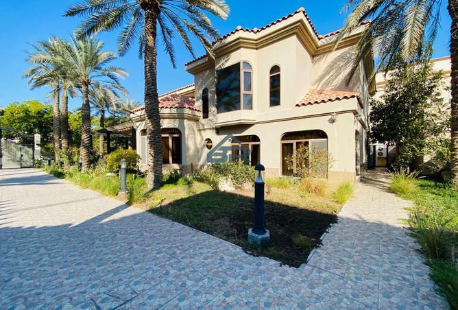 988393 - Property Image 2