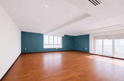 Apartment - 4 Bedrooms - 5 Bathrooms for rent in Abraj Al Lulu - Manama - Capital Governorate