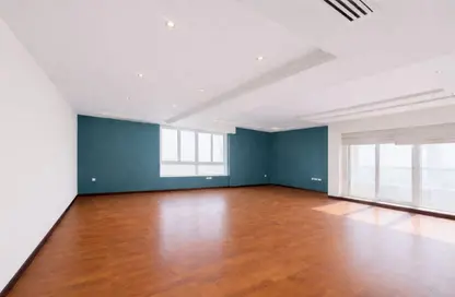 Apartment - 4 Bedrooms - 5 Bathrooms for rent in Abraj Al Lulu - Manama - Capital Governorate