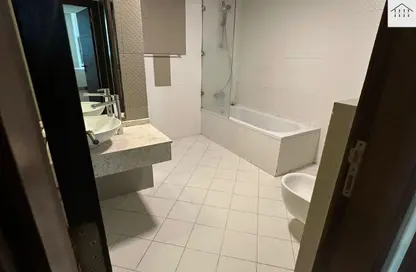 Apartment - 3 Bedrooms - 3 Bathrooms for rent in Zinj - Manama - Capital Governorate