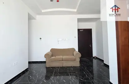 Apartment - 3 Bedrooms - 2 Bathrooms for rent in Busaiteen - Muharraq Governorate