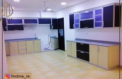 Villa - 5 - 6 for sale in Sanad - Central Governorate