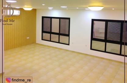 Villa - 5 - 6 for sale in Sanad - Central Governorate