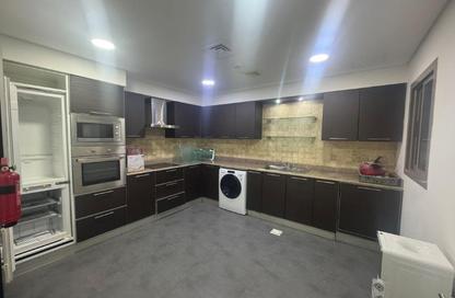 Apartment - 2 Bedrooms - 3 Bathrooms for rent in Al Juffair - Capital Governorate
