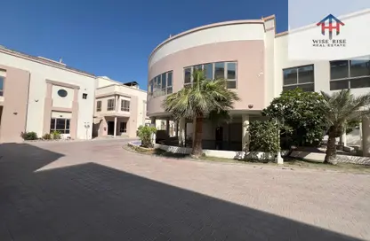 Villa - 4 Bedrooms - 4 Bathrooms for rent in Janabiya - Northern Governorate