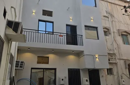 عمارة بالكامل - 4 غرف نوم - 4 حمامات للبيع في المحرق - المحرق