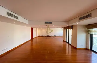 Duplex - 5 Bedrooms - 5 Bathrooms for rent in Um Al Hasam - Manama - Capital Governorate