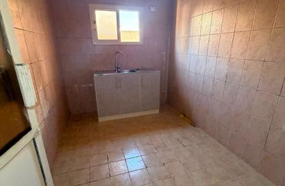 Apartment - 4 Bedrooms - 2 Bathrooms for rent in Tubli - Central Governorate