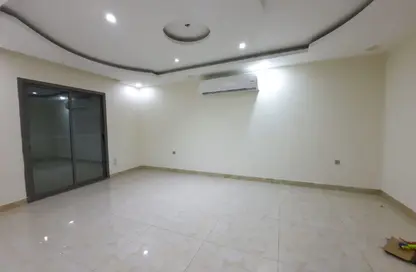 Apartment - 2 Bedrooms - 3 Bathrooms for rent in Hidd - Muharraq Governorate