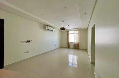 Apartment - 3 Bedrooms - 4 Bathrooms for rent in Hidd - Muharraq Governorate
