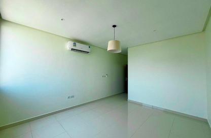 Apartment - 3 Bedrooms - 4 Bathrooms for rent in Hidd - Muharraq Governorate